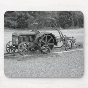 Alter Traktor von der Vergangenheit Mousepad