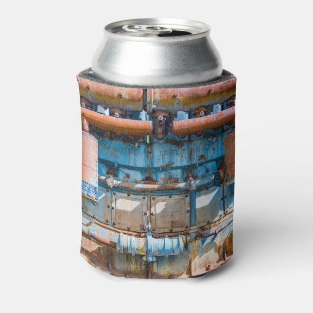 Alter und rostiger Atlas Imperial Diesel Motor in  Dosenkühler (Kanne Rückseite)