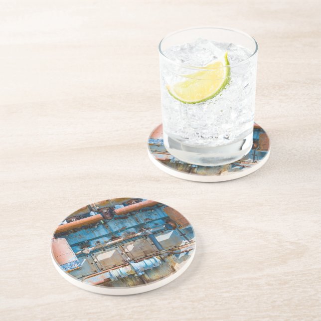 Alter und rostiger Atlas Imperial Diesel Motor in  Getränkeuntersetzer (Seite)