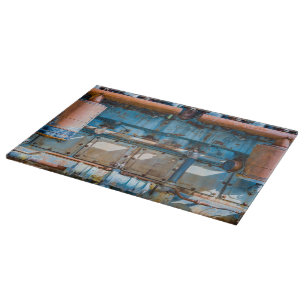 Alter und rostiger Atlas Imperial Diesel Motor in  Schneidebrett