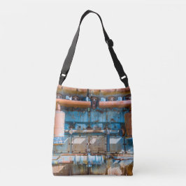 Alter und rostiger Atlas Imperial Diesel Motor in Tragetaschen Mit Langen Trägern