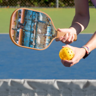Alter und rostiger Atlas Imperial Diesel Motor Pickleball Schläger