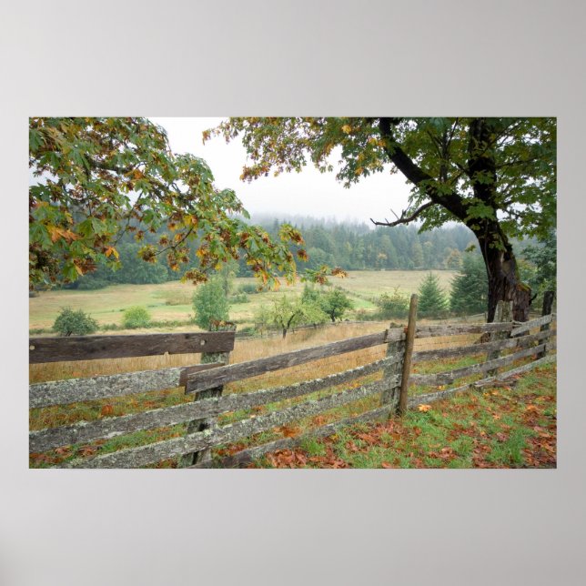 Alter Zaun auf einem Bauernhof Poster (Vorne)