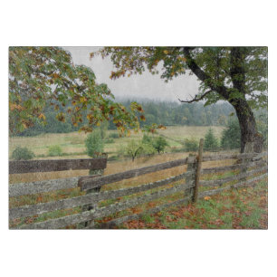 Alter Zaun auf einem Bauernhof Schneidebrett