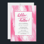 Ältere, klüger, heißer Hot Pink 30. Geburtstag Einladung<br><div class="desc">Feiern Sie den Meilenstein des 30. Jahrhunderts mit unserer atemberaubenden Einladung zum 30. Geburtstag "Älter, Weiser, Hotter". Diese elegant gestaltete Einladung erweckt das Wesen, in ein neues Lebenskapitel mit Stil und Anmut einzutreten. Mit einem minimalistisch abstrakten Design und einem fesselnden Farbschema aus heiß rosa und baby pink ist diese Einladung...</div>