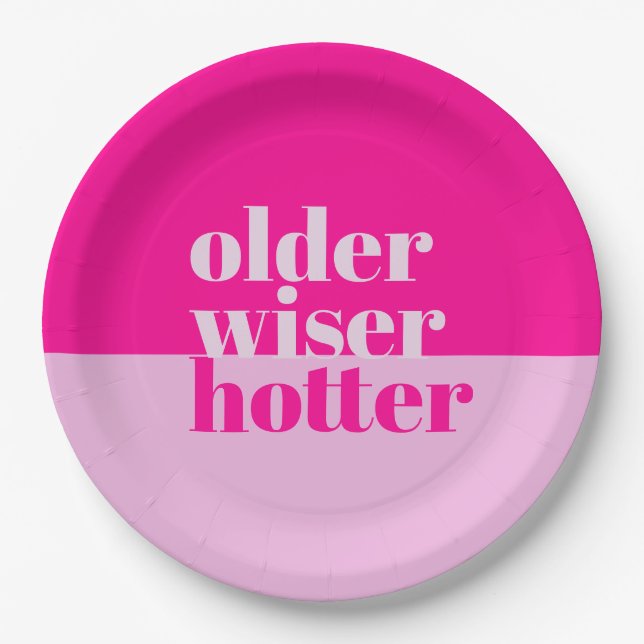 Ältere, klügere, heißere Minimal fett rosa Geburts Pappteller (Vorderseite)