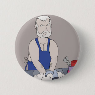 Ältere Menschen waschen die Geschirr Button