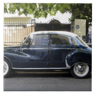 Altes, aber sehr gut behalten Audi Auto. Fliese