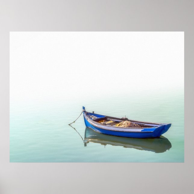Altes Aiola Boot. Kleines Ruderboot in Seixal Bay. Poster (Vorne)