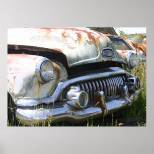 Altes Auto in einem Junkyard-Poster Poster