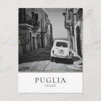 Altes Auto in einer Straße in Italien in Schwarz/W