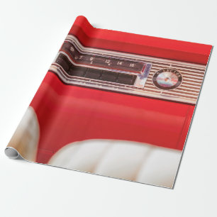 Altes Autoradio in einem roten klassischen amerika Geschenkpapier