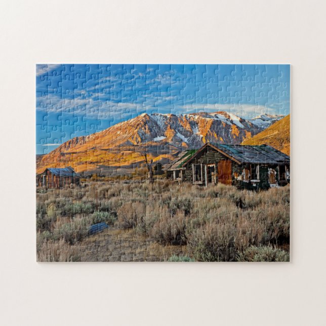 Altes Bauernhaus entlang Hwy 395 im Juni See Puzzle (Horizontal)