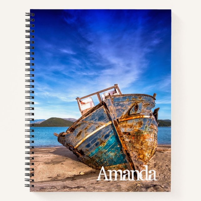 Altes blaues Boot am Meer Notizbuch (Vorderseite)