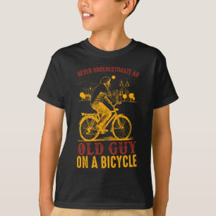 Altes Fahrerdesign   Fahrrad   nie unterschätzen T-Shirt