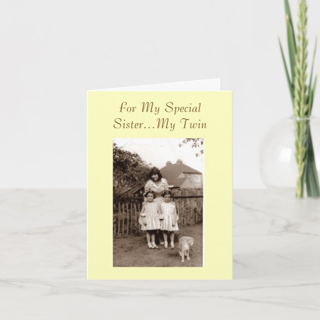 Altes Foto niedlich eineiige Zwillingsschwestern v Karte (Vorderseite)