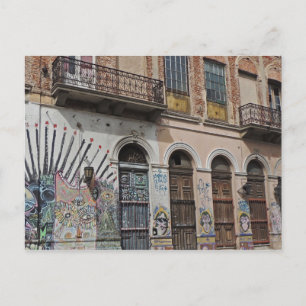 Altes Gebäude mit Balkon Graffiti & Doors Postkarte