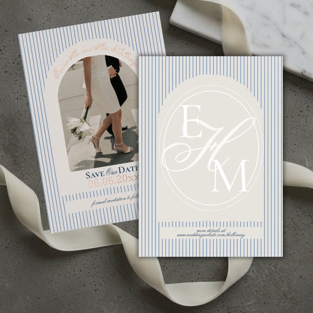 Altes Geld Script Blue Strip Foto Save the Date Folieneinladung (Old Money Script Blue Stripe Photo Save the Date Foil Invitation)