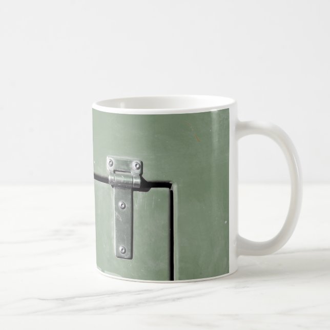 altes grünes Metall mit Scharnieren Kaffeetasse (Rechts)