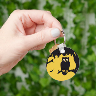 Altes Halloween, gruseliger Uhu im Baum bei Mondli Schlüsselanhänger