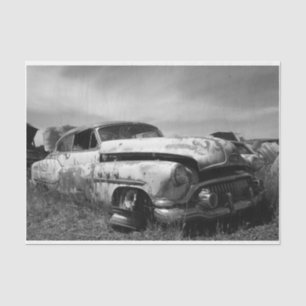 Altes klassisches Auto in einem Junkyard Decoupage Seidenpapier