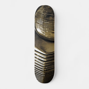 Altes klassisches Autoscheinwerfer Skateboard