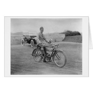 Altes Motorrad mit Laternenscheinwerfer