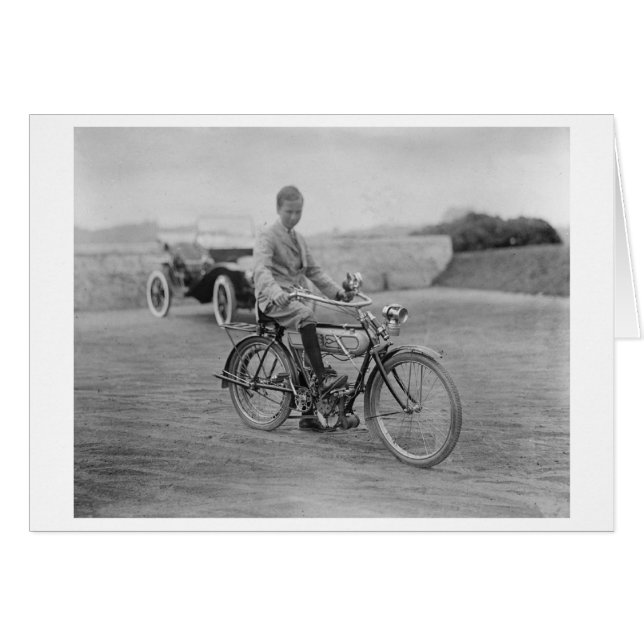 Altes Motorrad mit Laternenscheinwerfer (Vorderseite (Horizontal))