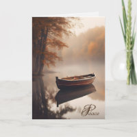 Altes Ruderboot auf Herbstsee