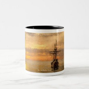 Altes Schiff segelt in den Sonnenuntergang Zweifarbige Tasse
