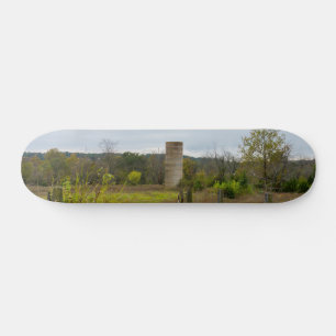 Altes Silo Landschaftsskateboard Skateboard
