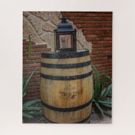 Altes Tequila-Fass mit Lattern Puzzle