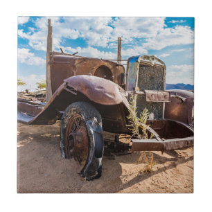 Altes und verlassenes Auto #3 in Solitaire, Namibi Fliese