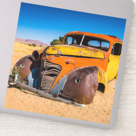 Altes und verlassenes Auto in Solitaire, Namibia Aufkleber