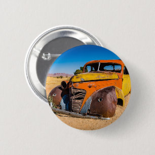 Altes und verlassenes Auto in Solitaire, Namibia Button