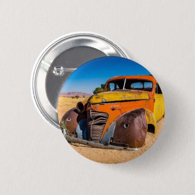 Altes und verlassenes Auto in Solitaire, Namibia Button (Vorne & Hinten)