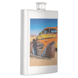 Altes und verlassenes Auto in Solitaire, Namibia Flachmann