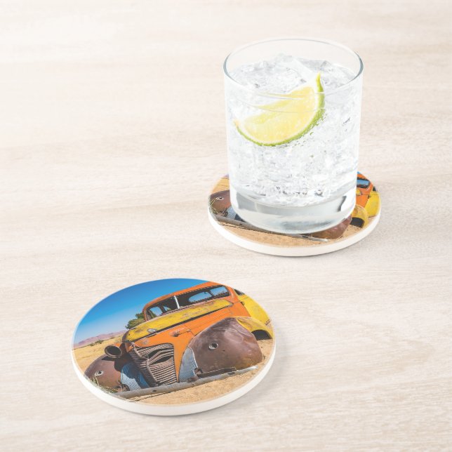 Altes und verlassenes Auto in Solitaire, Namibia Getränkeuntersetzer (Seite)