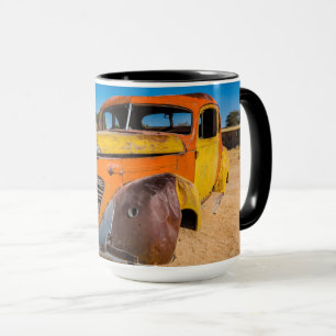 Altes und verlassenes Auto in Solitaire, Namibia Tasse