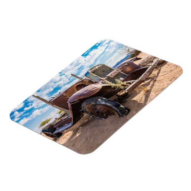 Altes und verlassenes Auto Nr. 3 in Solitaire, Nam Magnet (Linke Seite)