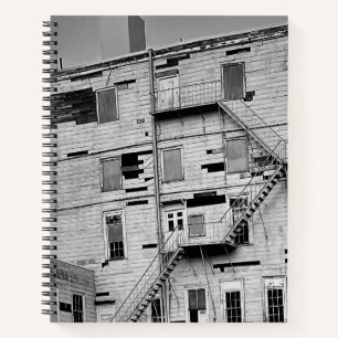 Altes verfallenes verlassenes Fabrikgebäude Foto Notizbuch