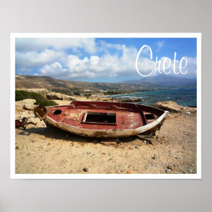 Altes verwittertes Boot an der Küste von Kreta Poster
