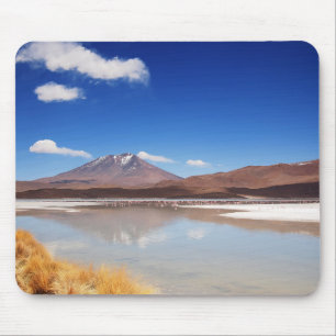 Altiplano Landschaft mit Vulkan in Bolivien Mousepad