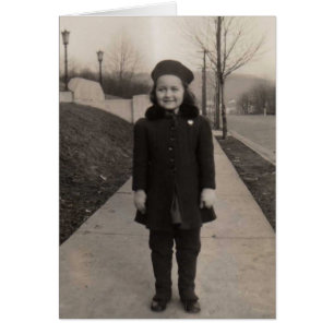 Altmodisches Mädchen bereit zur Schule