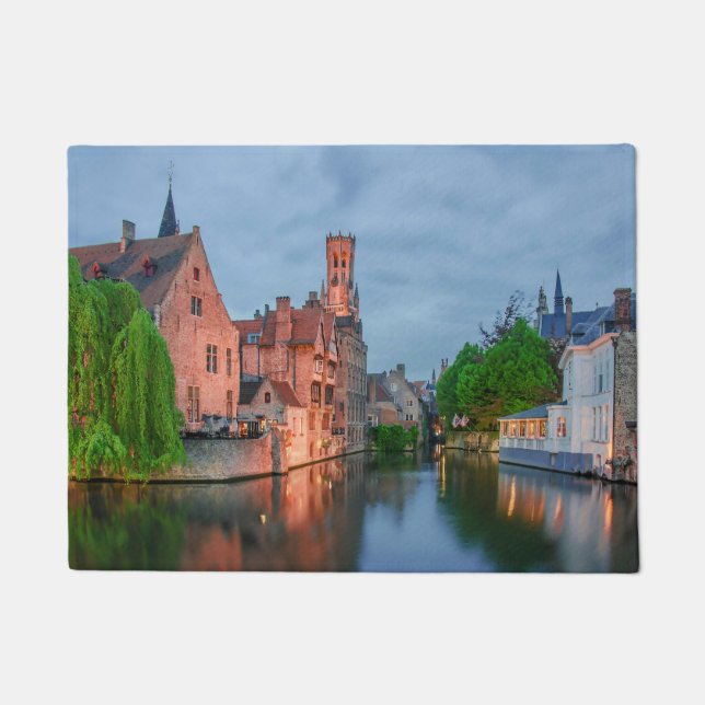 Altstadt und Belfischer Turm am Abend in Brügge Fußmatte (Vorderseite)