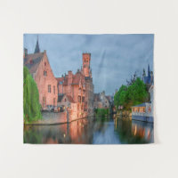 Altstadt und Belfischer Turm am Abend in Brügge