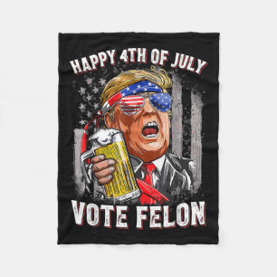 Am 4. Juli 2024 stimmte Felon Trump für das Bier-T Fleecedecke