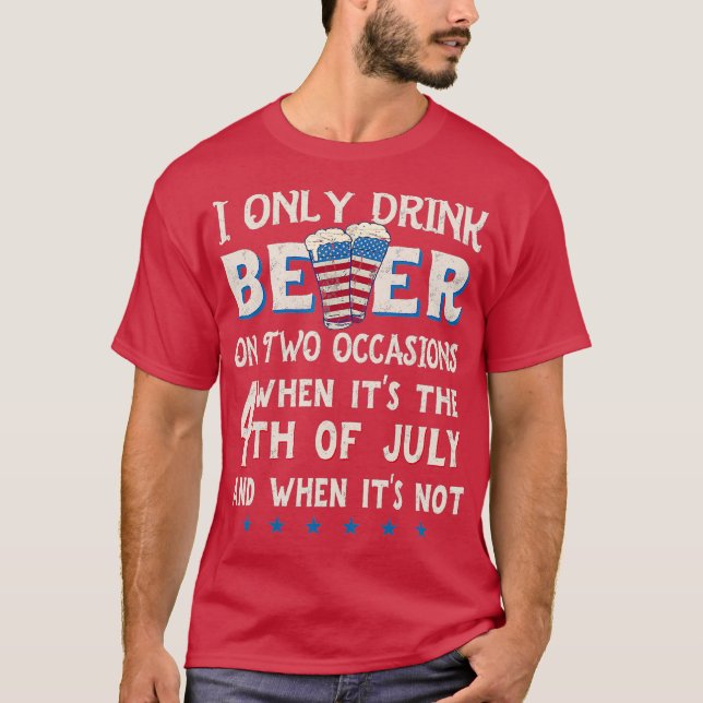 Am 4. Juli Bier Party mit amerikanischer Flagge T-Shirt (Vorderseite)
