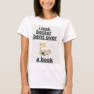 Am besten, wenn ich mich über ein Buch lehne. T-Shirt
