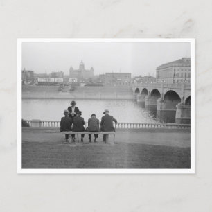 Am Fluss gelegen Postkarte